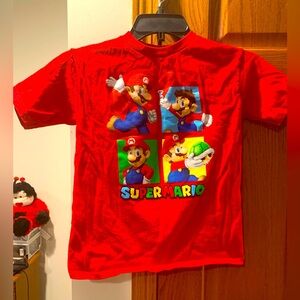 Kids Super Mario shirt. Size Large